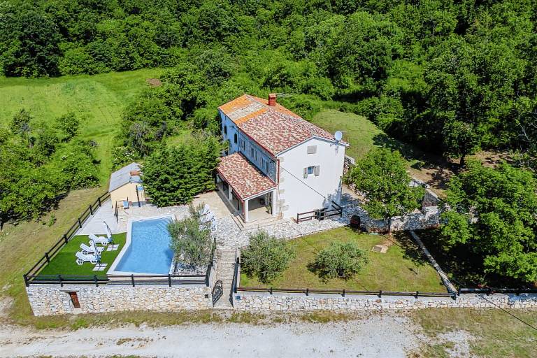 Fully equipped villa with terrace, garden & private pool | Mountain view | Pets allowed — photo 3