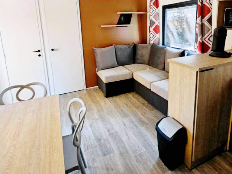 Mobile home with 2 rooms for 6 persons — photo 4