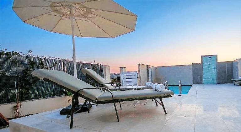 Villa with pool — photo 3
