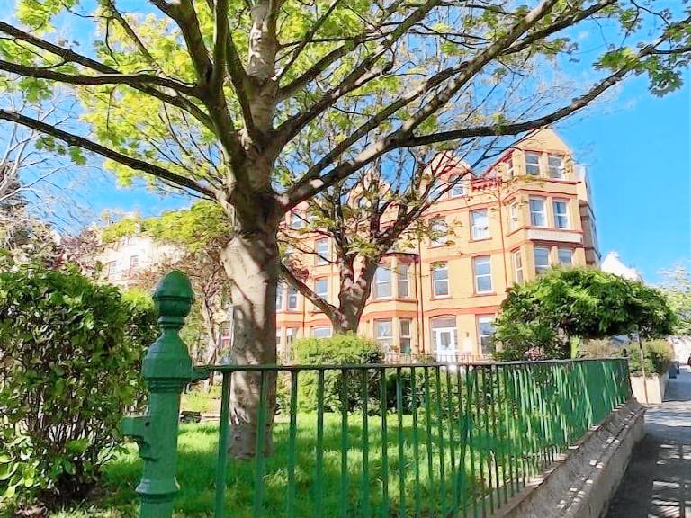 Accommodation Douglas