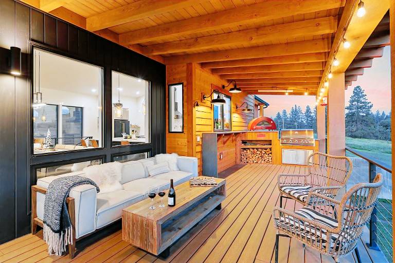 Stillwater River Lodge Mtn Modern Waterfront Home near Glacier National Park — photo 4