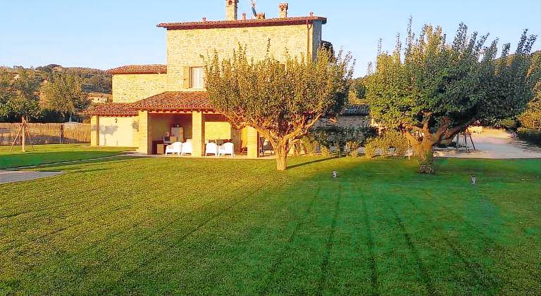 Holiday apartment with garden & private pool in Todi