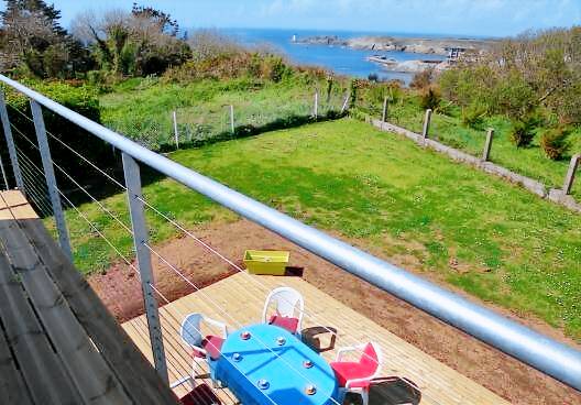 Vacation home with BBQ & yard | Beach view — photo 3