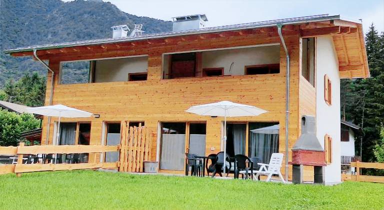 Vacation home with patio, grill & garden — photo 4