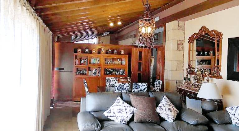 Pleasant villa with garden, terrace & private pool | Perfect for remote work | Pets are welcome — photo 2