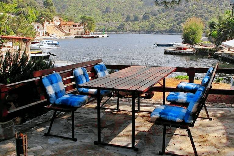 Charming rental apartment with yard, barbeque & terrace | Sea view | Pet-friendly — photo 2