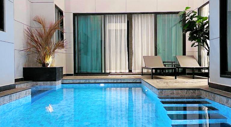 Villa with pool & jacuzzi in Chonburi