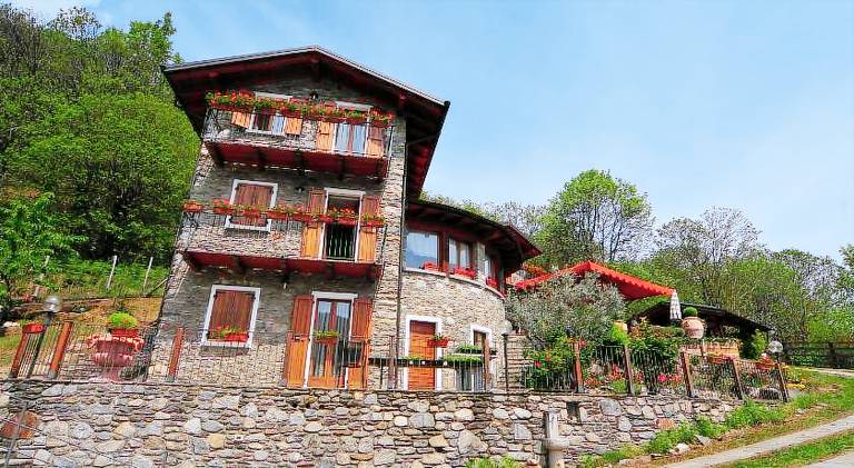 Vacation home with terrace, sauna & hot tub — photo 5
