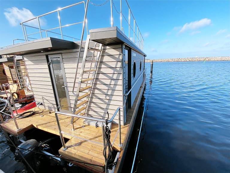Houseboat Barth