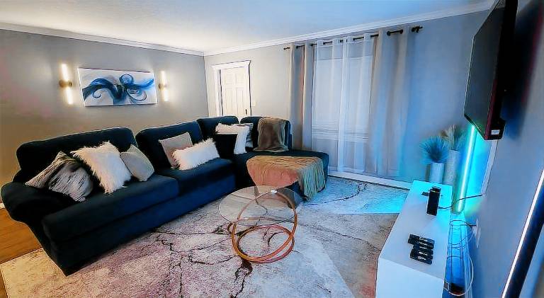 House | Pets are welcome in Tampa, FL
