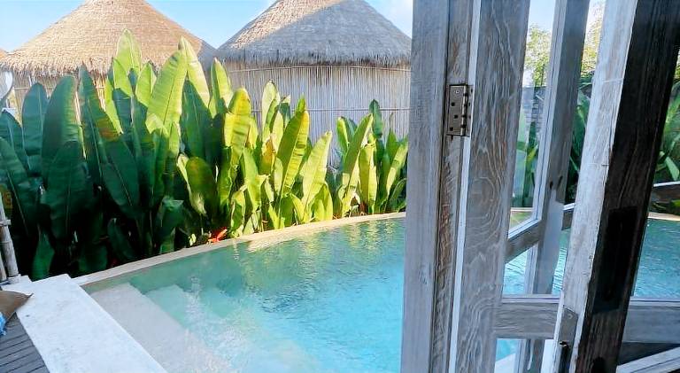 Villa with pool — photo 5
