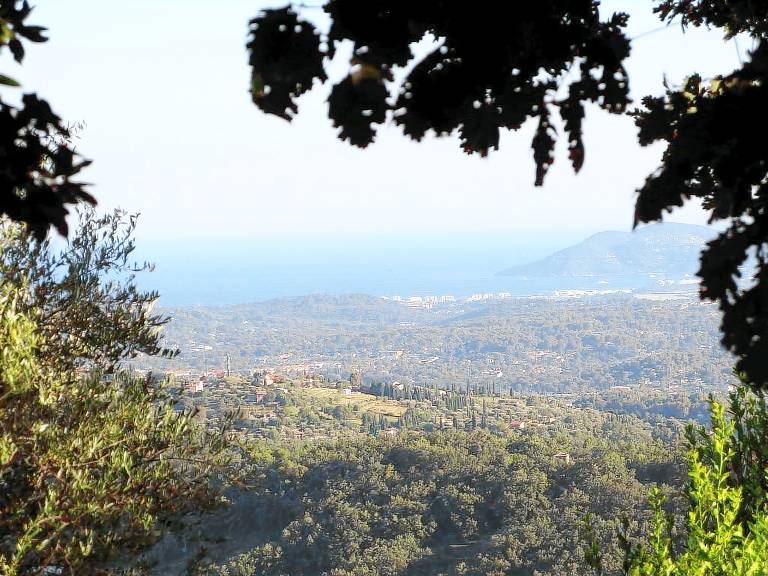 Fully equipped charming villa with private pool, garden & barbeque | Panoramic view | Pets allowed — photo 2