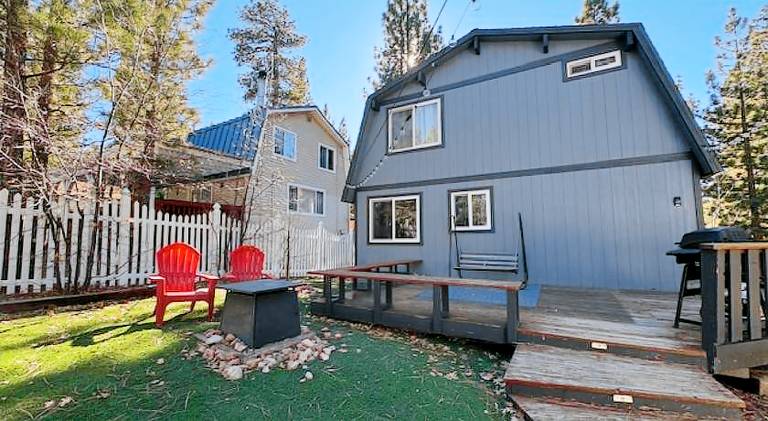 Bear PAC Hideout - Walk to Alpine Slide and only minuetes to The Village! Billiards and foosball! — photo 4
