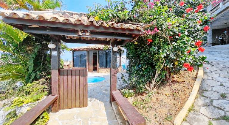 Vacation home with pool — photo 5