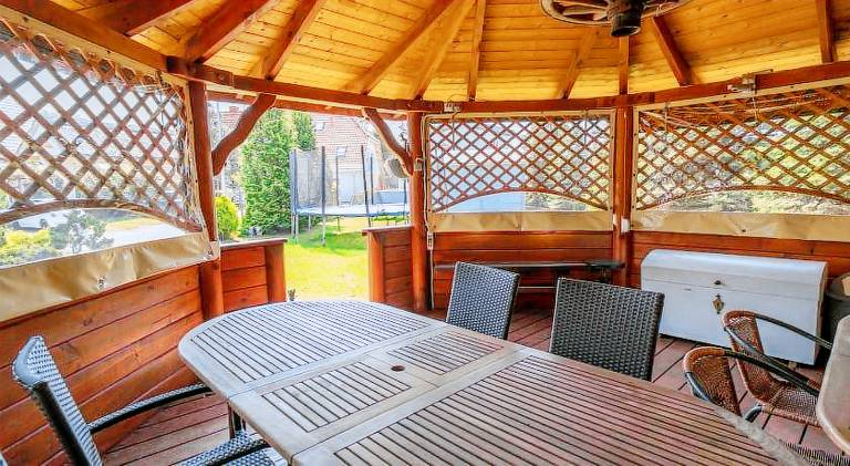 Lodge with yard, barbeque & patio — photo 4