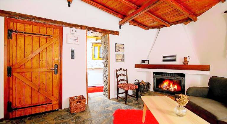 Rental apartment with yard, barbeque & terrace | Suitable for remote work | Pets are welcome in Aigialeia