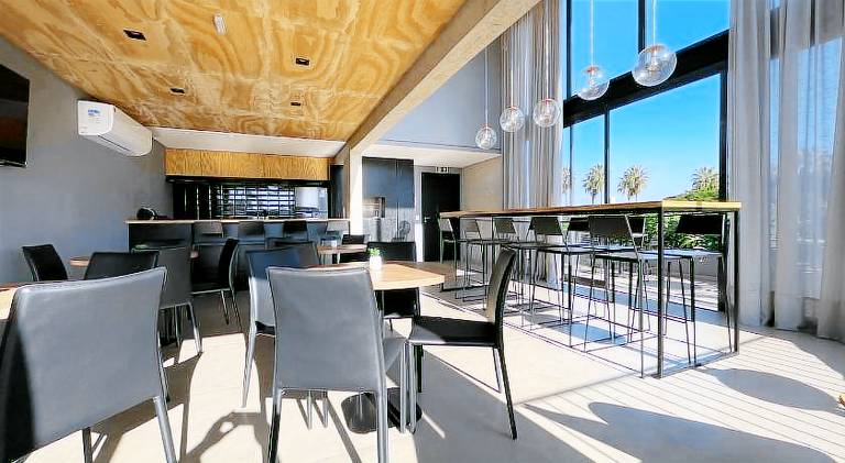 Apartment with patio & yard — photo 2