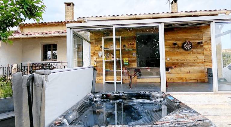 Villa with jacuzzi | Pets are welcome — photo 2