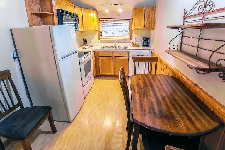 Family-oriented cabin with private pool & patio | Pets are welcome — photo 5