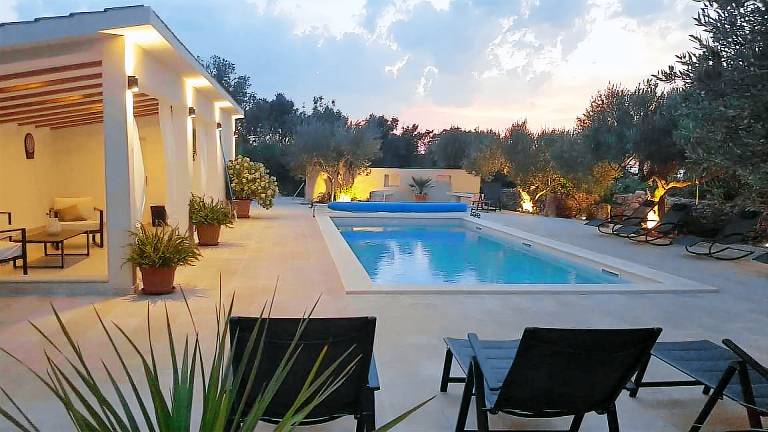 Villa with private pool, terrace & yard — photo 3