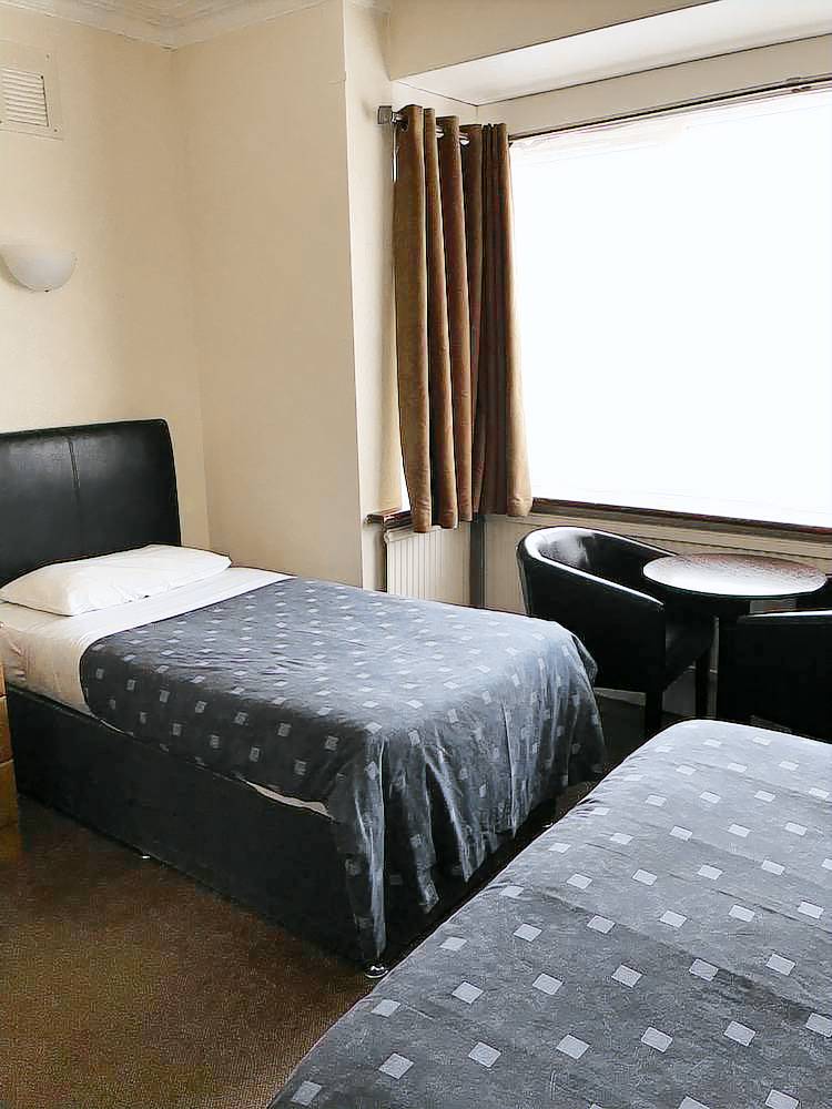 Lodge  Thames Ditton