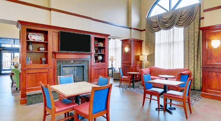 Hampton Inn & Suites Indianapolis-Airport — photo 4