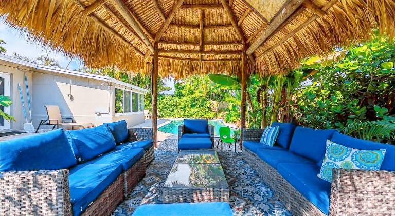 Villa with pool | Pets allowed — photo 2