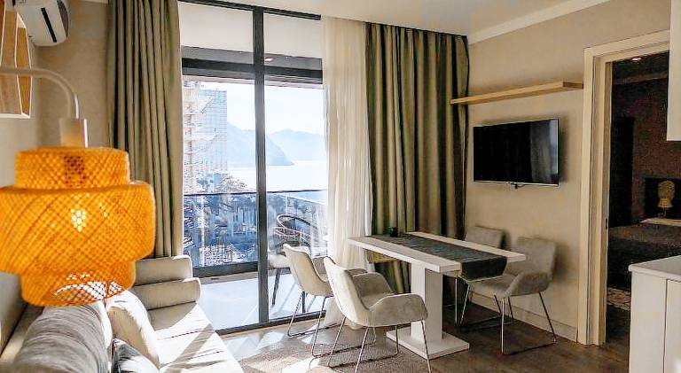 Green Side Apart Hotel