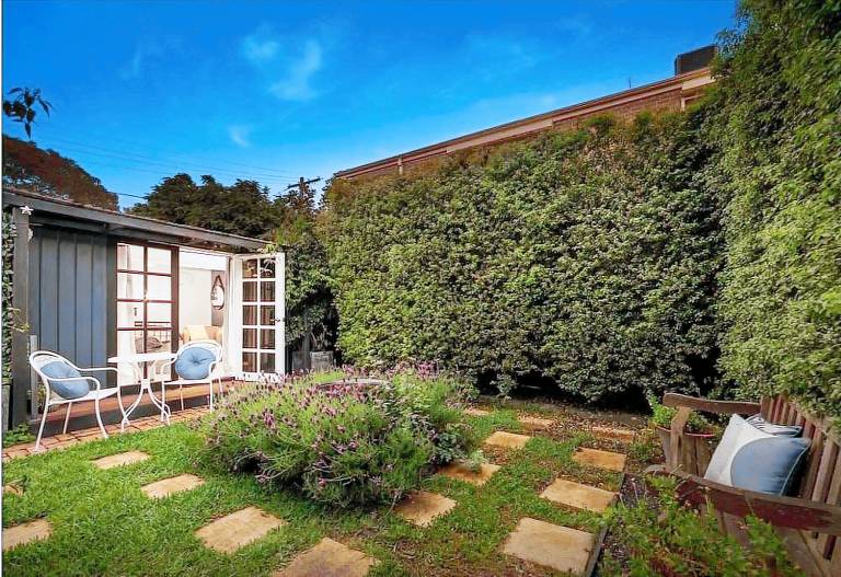 Bed and breakfast  Eltham
