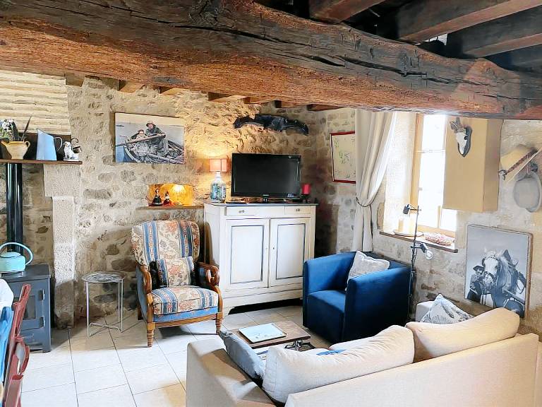 Gite with barbeque, patio & yard — photo 4