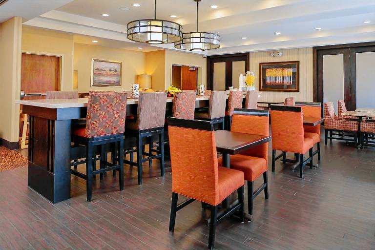 Hampton Inn Idaho Falls/Airport — photo 3