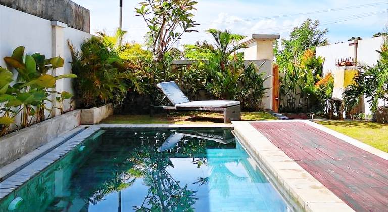 Villa with pool — photo 3
