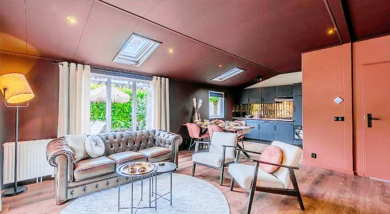 Chalet with hot tub & sauna in Garderen
