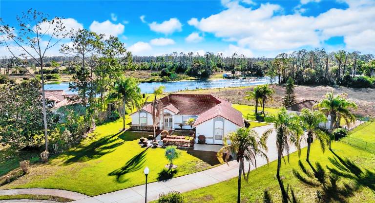 House with BBQ, yard & fast internet | Lake view — photo 4