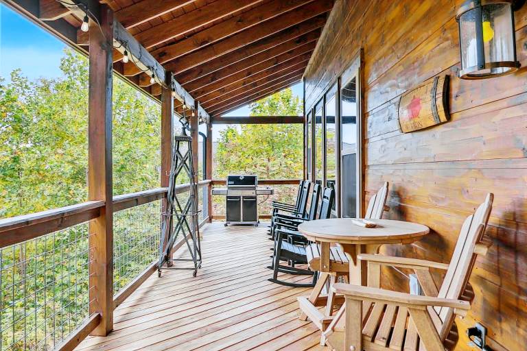 Cabin with hot tub, pool & barbeque | Mountain view — photo 5
