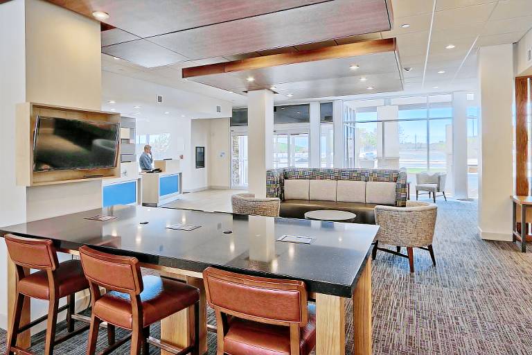 Holiday Inn Express & Suites Roswell By IHG — photo 2