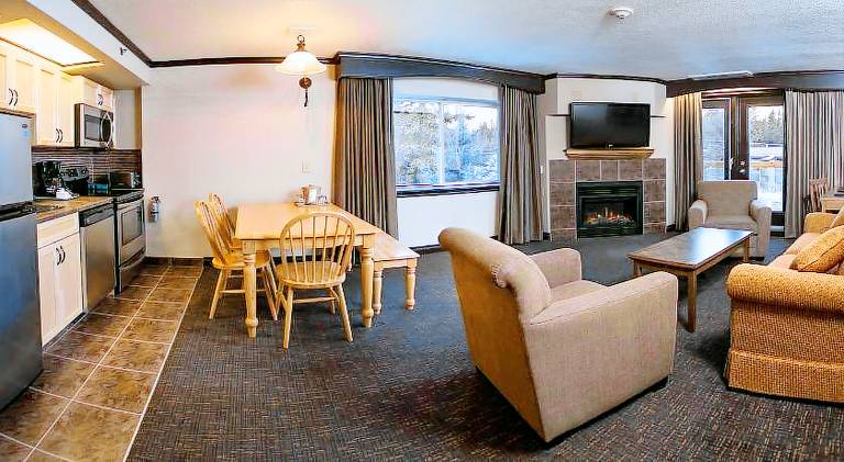 The Rundlestone Lodge — photo 2