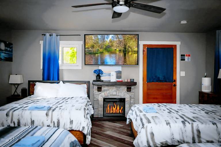 Vacation home with yard | Water view — photo 4