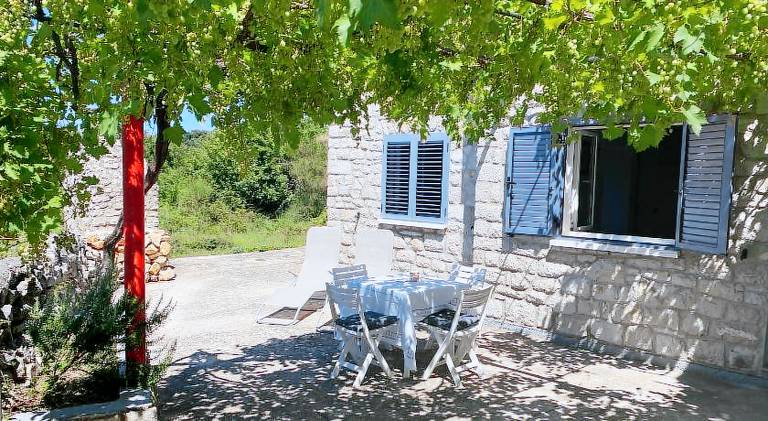 Vacation home with 2 rooms for 4 persons in Mali Losinj