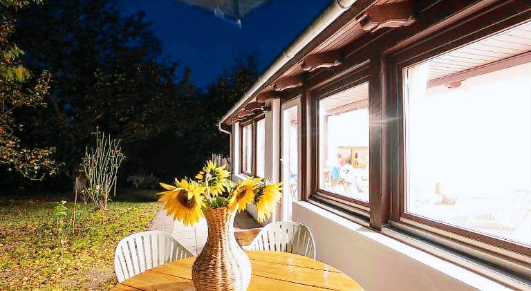 Rental apartment with yard, barbeque & patio — photo 4