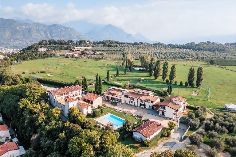 Serviced apartment with 4 rooms for 8 persons in Manerba del Garda