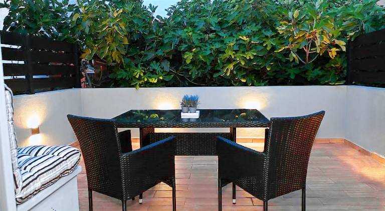 Holiday apartment with patio — photo 3