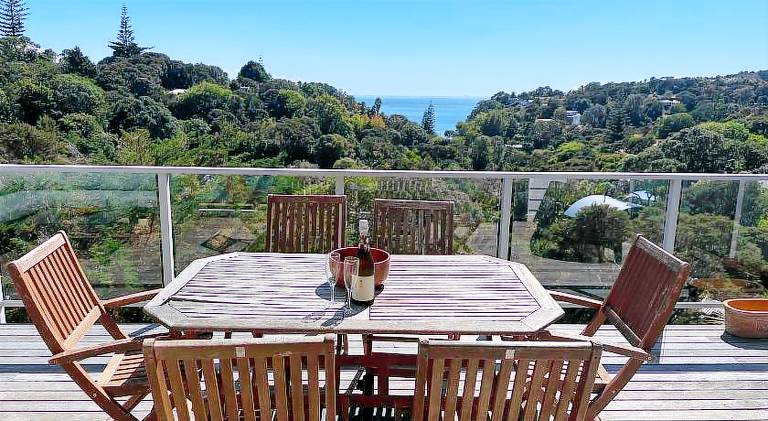 Lovely apartment with hot tub & pool | Beach nearby | Pets are welcome in Auckland