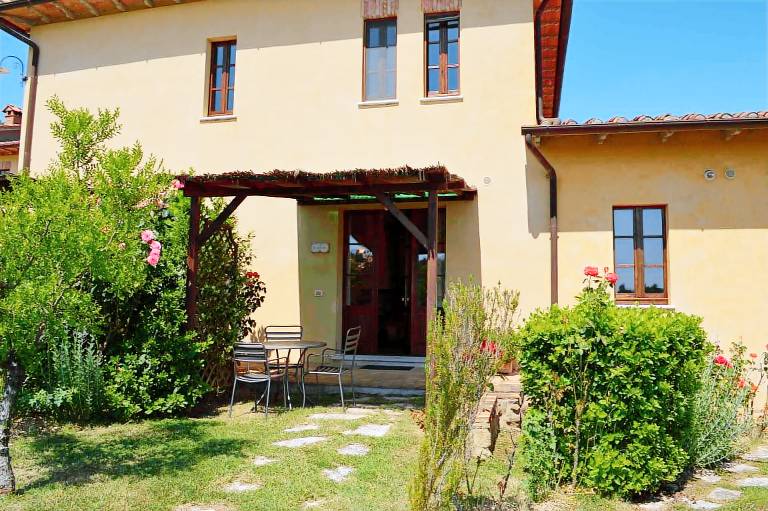 Rental apartment with pool, garden & barbeque — photo 3