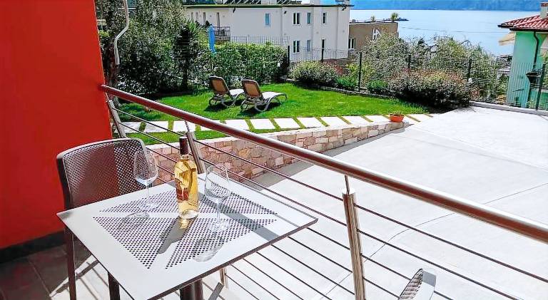 Lovely serviced apartment with patio & garden | Pets are welcome — photo 3