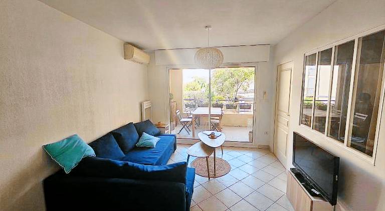 Apartment with terrace — photo 2