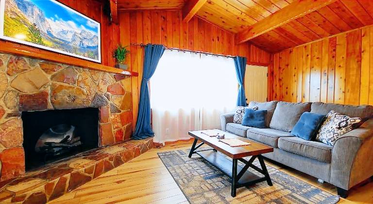 Vacation home | Suitable for remote work in Oakhurst, CA