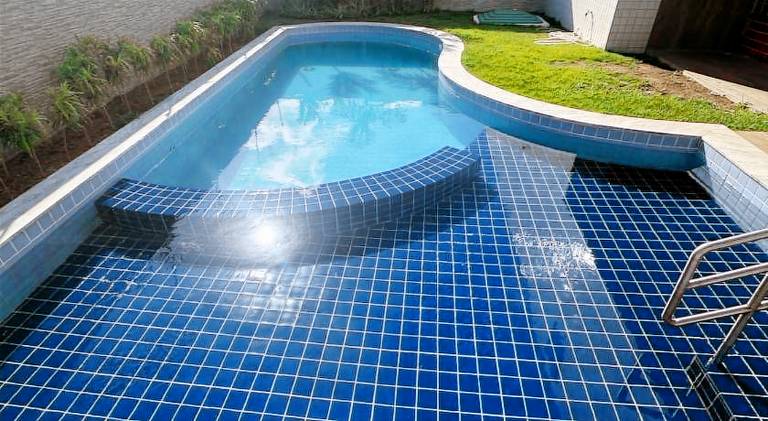 Apartment with pool — photo 3