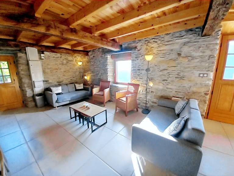 Gite with barbecue & yard — photo 4