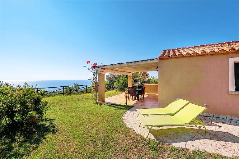 Pleasant vacation home with barbeque, pool & garden | Mountain view | Pets allowed — photo 3